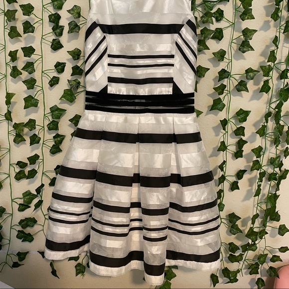 It’s a sleeveless medium black and white dress - Picture 2 of 5